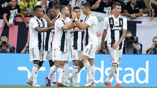 Ronaldo lập hat-trick kiến tạo, Juve lội ngược dòng thần thánh trước Napoli trong trận cầu rực lửa