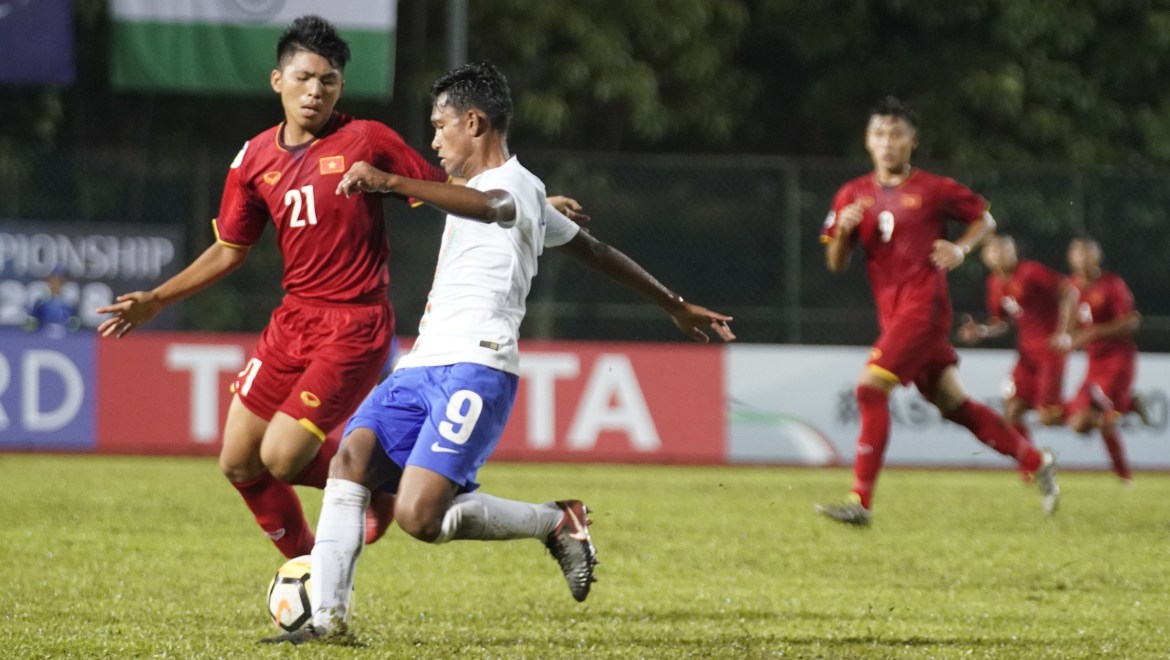 Trong khi indonesia quật ngã cả gã khổng lồ Iran, Việt Nam lại nhận thất bại đau đớn trước đội yếu nhất bảng ở giải châu Á