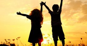 Giải mã giấc mơ thấy bạn cũ là điềm báo lành hay dữ? Đánh con số nào may mắn?