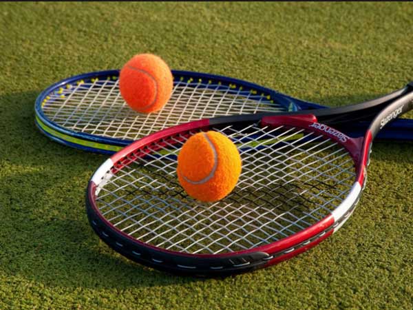 Cách chọn vợt tennis cho người chơi trung cấp