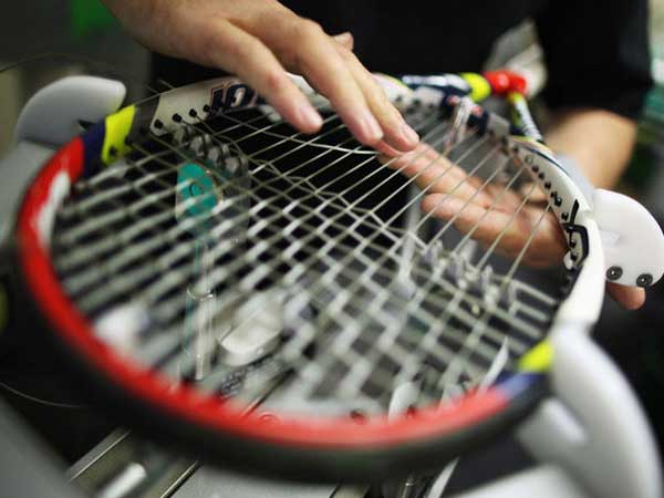 Phân tích nên căng vợt tennis bao nhiêu kg?