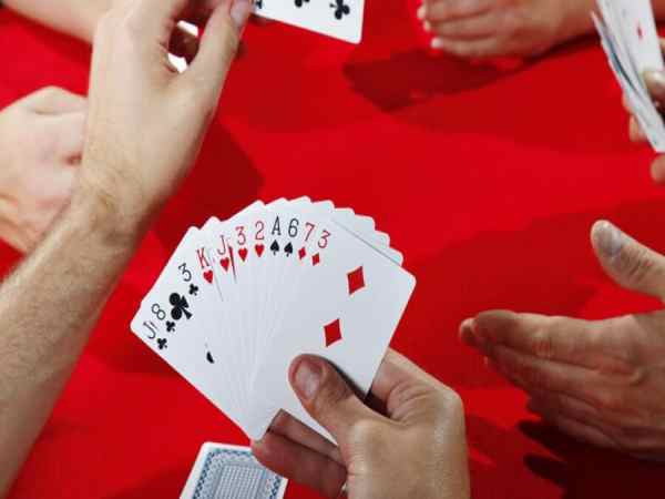 So sánh Tiến Lên Miền Nam và Tiến Lên Miền Bắc