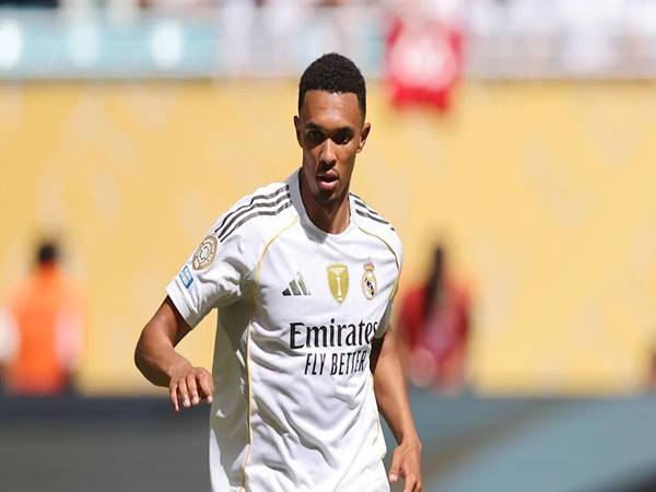 Bóng đá TBN: Arnold bị chỉ trích sau trận ra mắt Real Madrid