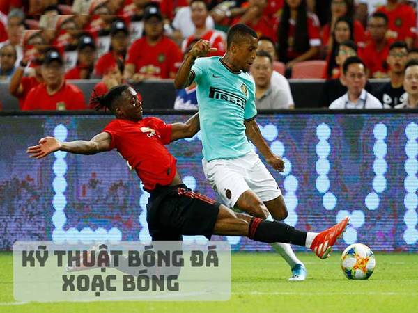 Kỹ thuật xoạc bóng: Điều cần lưu ý trong khi thi đấu