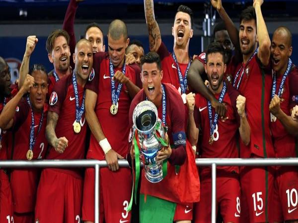 Toàn cảnh chung kết Euro 2016 kịch tính và đầy bất ngờ