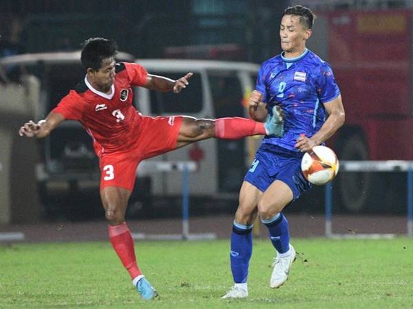 Lỗi chơi bóng thô bạo và cách nhận diện lỗi vi phạm