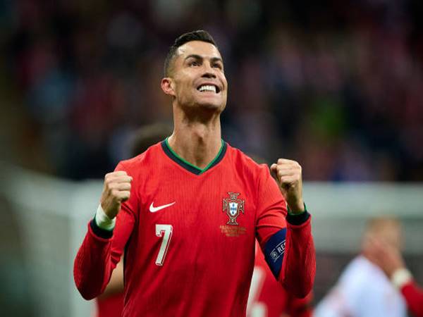 BĐQT 11/9: Ronaldo giành giải cầu thủ hay nhất mọi thời đại