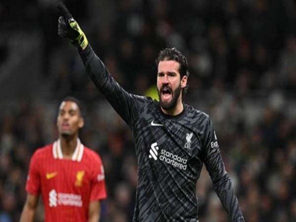 Thủ môn Alisson Becker