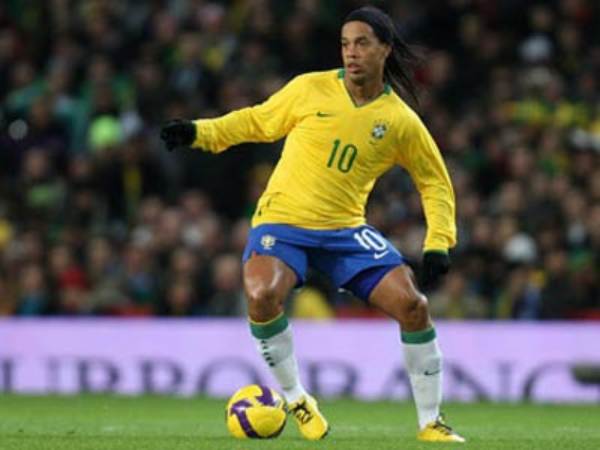 Khám phá số áo Ronaldinho ở các CLB và đội tuyển Brazil Khám phá số áo Ronaldinho ở các CLB và đội tuyển Brazil