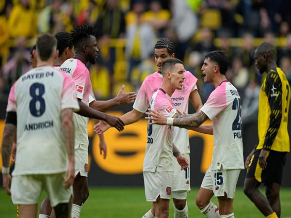 Tin bóng đá Đức: Leverkusen sống lại hy vọng dự C1