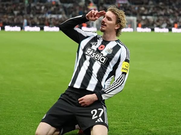 Tin Newcastle: Bài toán giữ hay buông Nick Woltemade?
