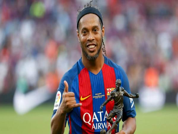 Tiểu sử cầu thủ ronaldinho – huyền thoại bóng đá Brazil